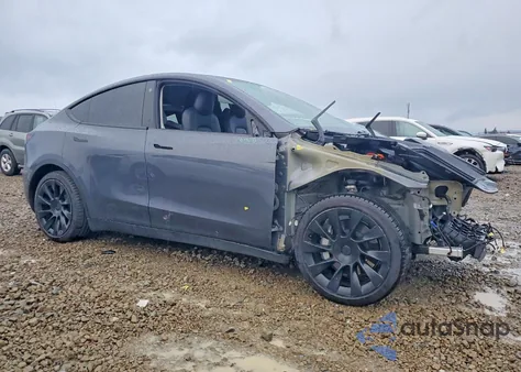 2022 Tesla Model Y z USA, uszkodzony, nr VIN 7SAYGAEE3NF506166